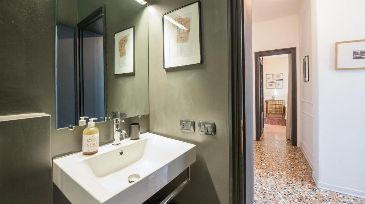 Stylish Renovated Apartment In The Heart Of The City Venice Luaran gambar